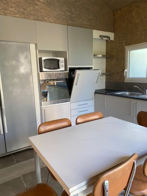 Dans Une Maison Familiale Avec Jardin A 800M De La Plage Bréville-sur-Mer Exterior foto
