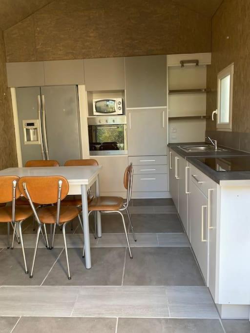 Dans Une Maison Familiale Avec Jardin A 800M De La Plage Bréville-sur-Mer Exterior foto